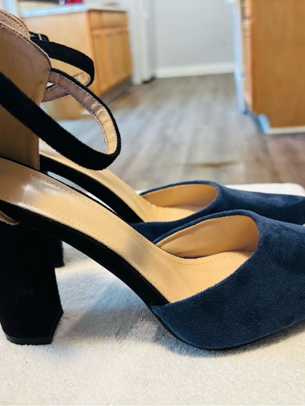 Brand New Heels By ANYTHING BUT MONDAY - Size 10 - Heel Height 4 Inches - Box 1B - Picture 2 of 6